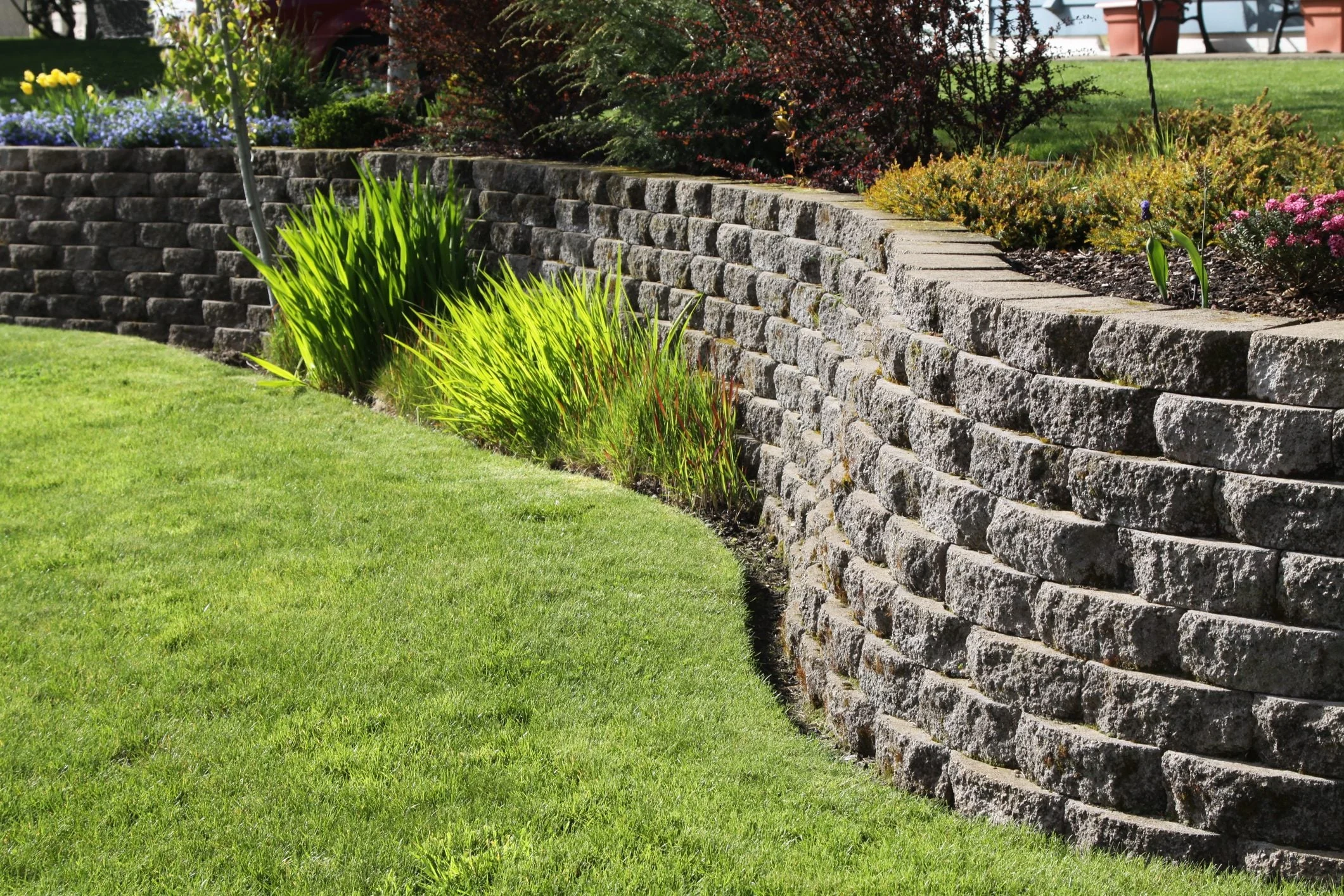 Curved concrete retaining wall with steps and planters — Wagner Concrete Co.